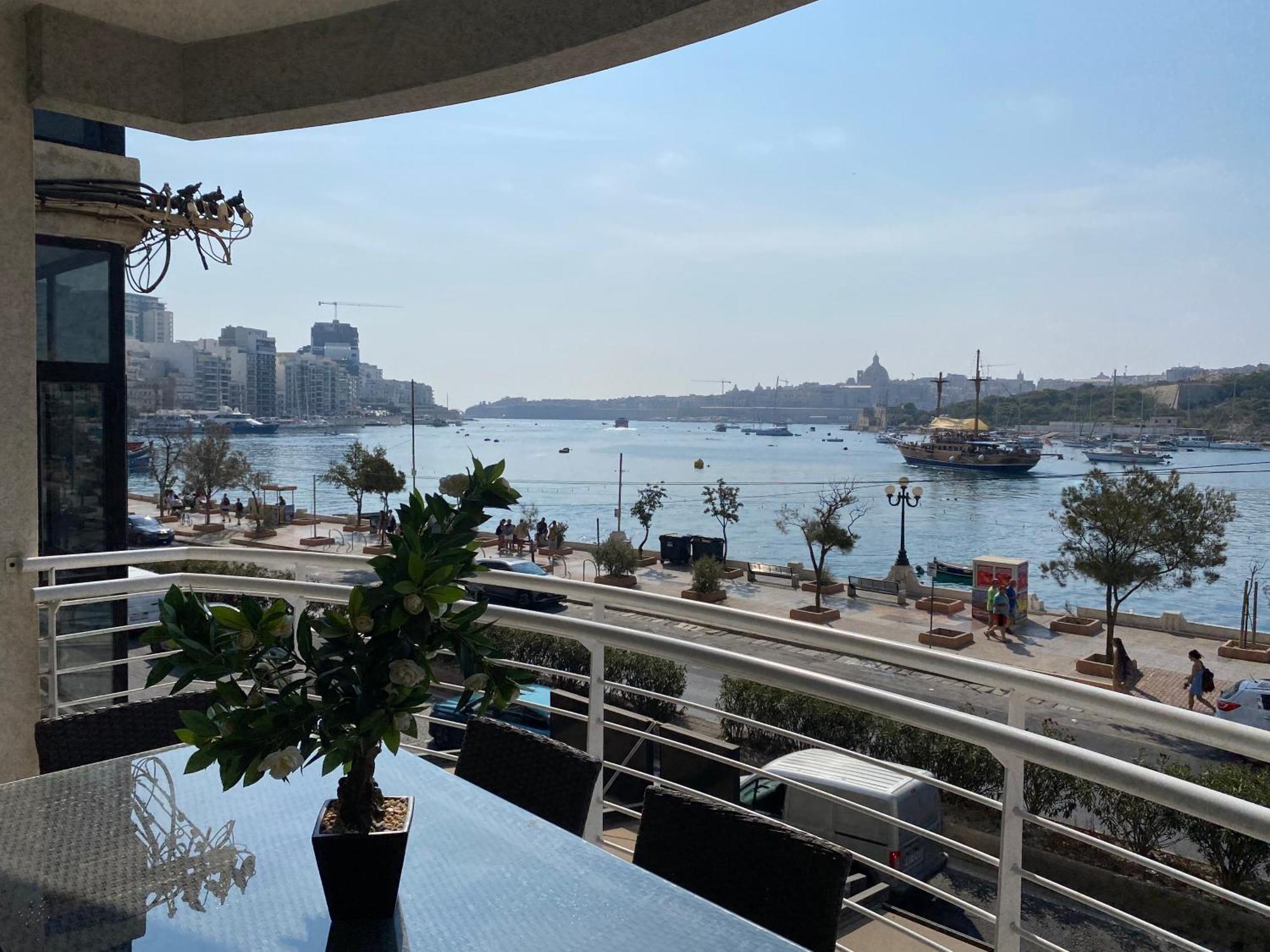 Seafront Harbour Haven - Steps To Ferry, Shops And Beaches Sliema Exterior photo