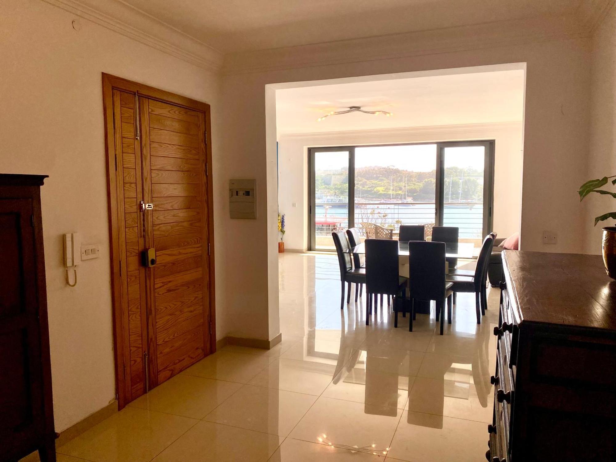 Seafront Harbour Haven - Steps To Ferry, Shops And Beaches Sliema Exterior photo