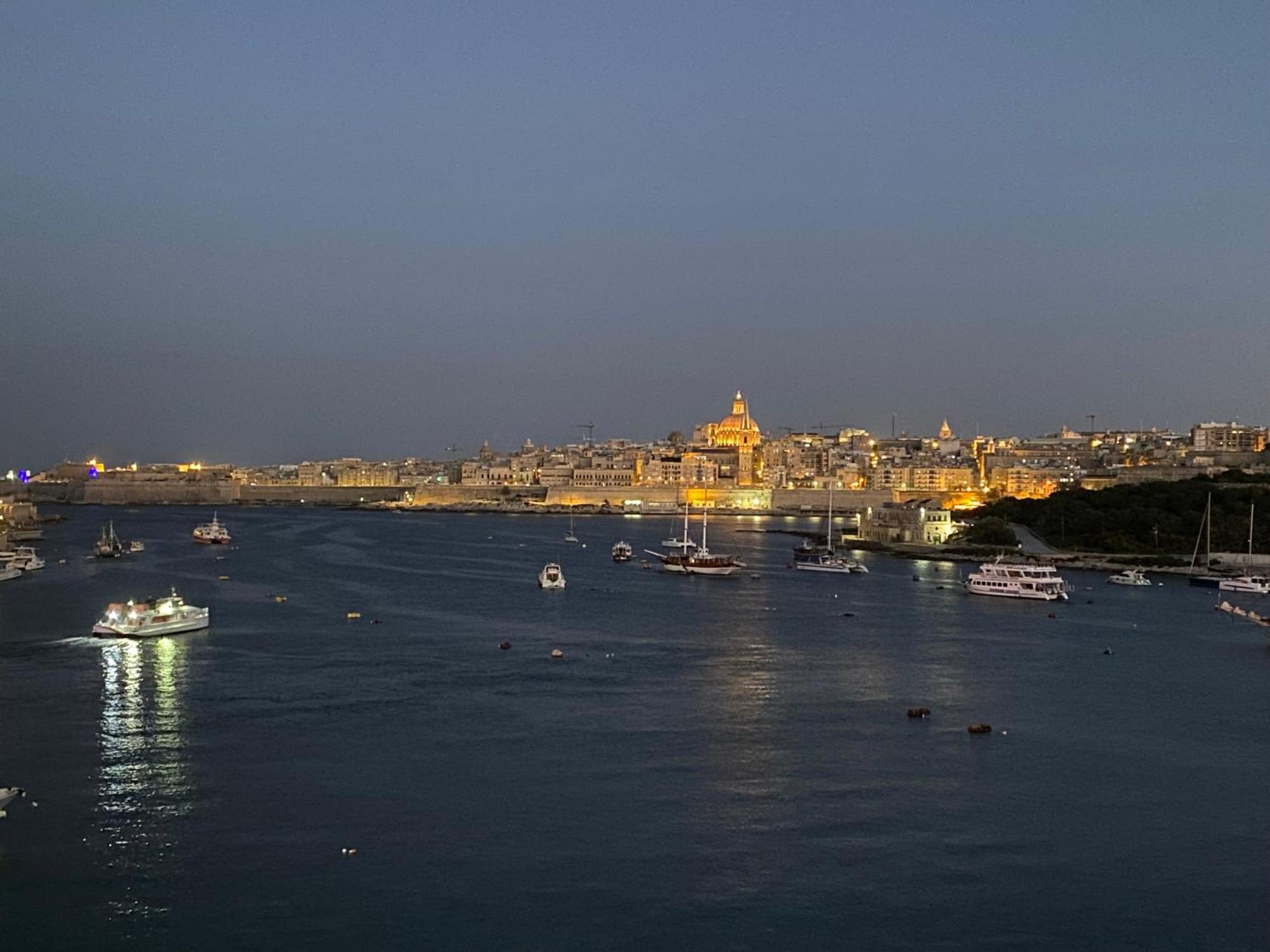 Seafront Harbour Haven - Steps To Ferry, Shops And Beaches Sliema Exterior photo